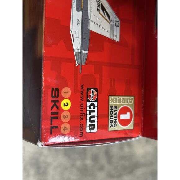 Airfix McDonnell Douglas F/A-18A Hornet #A55313 1:72 w/ Glue, Paint & Brushes - Picture 7 of 9